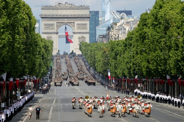 Bild vergr&ouml;&szlig;ern: Merz reist zu Treffen der Ukraine-Koalition und Militärparade nach Paris