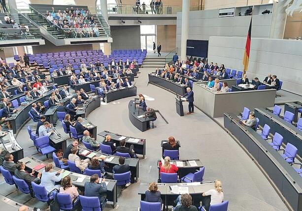 Bild vergr&ouml;&szlig;ern: Bundestagsabgeordnete verzichten auf Diätenerhöhung