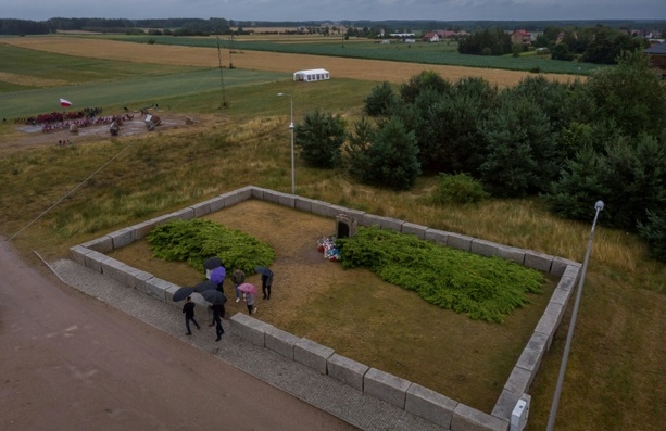 Bild vergr&ouml;&szlig;ern: Gedenken und Proteste in Polen am Jahrestag von Massaker an Juden in Jedwabne
