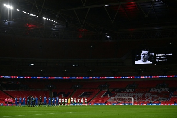 Bild vergr&ouml;&szlig;ern: Kopfbälle im Fußball und Demenz: Britischer Weltmeister Stiles litt an Hirntrauma