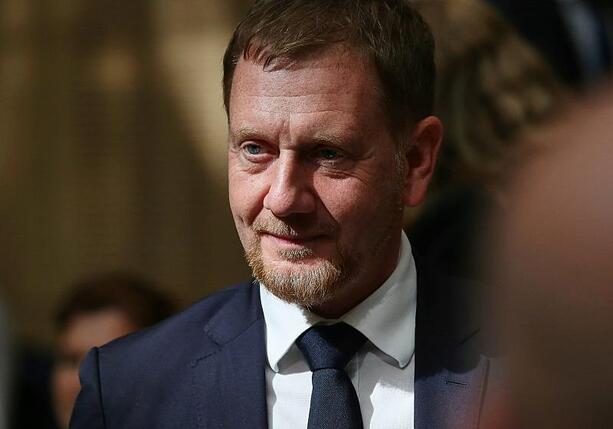 Bild vergr&ouml;&szlig;ern: Sachsens Ministerpräsident wettert gegen 35-Stunden-Woche