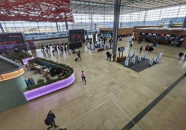Bild vergr&ouml;&szlig;ern: Flüge ins Ausland im ersten Halbjahr deutlich teurer