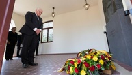 Bundespräsident legt Kranz für Opfer von Flutkatastrophe in Ahrtal nieder