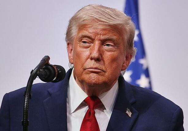 Bild vergr&ouml;&szlig;ern: Trump rudert bei Abgabe in der Straße von Hormus zurück