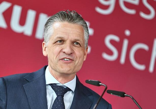 Bild vergr&ouml;&szlig;ern: Frei kritisiert Singen von DDR-Hymne auf AfD-Veranstaltung