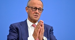 Kanzler: Wir leben weder im Krieg noch im Frieden