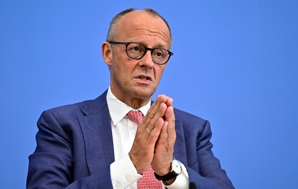 Bild vergr&ouml;&szlig;ern: Kanzler: Wir leben weder im Krieg noch im Frieden