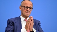 Kanzler: Wir leben weder im Krieg noch im Frieden