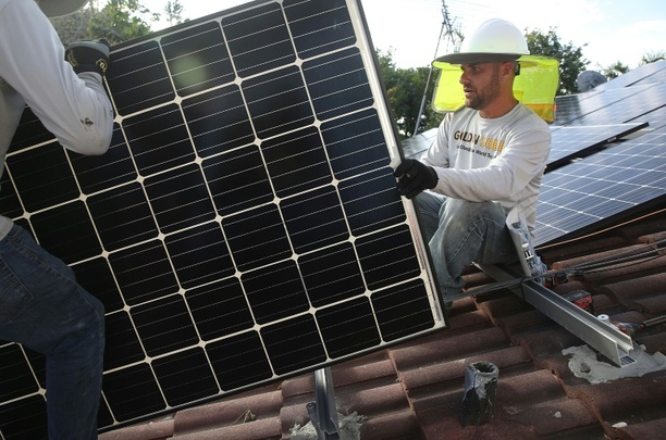 Bild vergr&ouml;&szlig;ern: Experten empfehlen dynamische Netzentgelte und höhere Kosten für PV-Betreiber