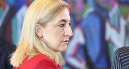 Warken kündigt weitere Sparmaßnahmen im Gesundheitswesen an