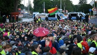 Gewalt gegen Journalisten bei Protesten gegen AfD-Parteitag: Verdächtige identifiziert