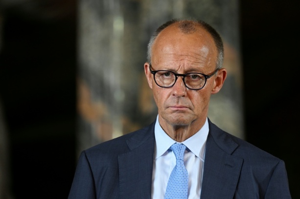 Bild vergr&ouml;&szlig;ern: Merz will parteiintern über Spahn sprechen - Fraktionschef verteidigt Schritt
