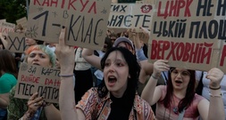 Selenskyj reagiert auf anhaltende Proteste und erwägt Änderungen an Armeespitze