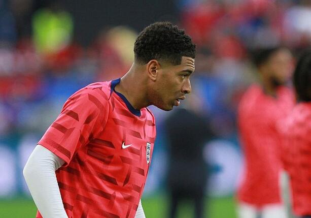 Bild vergr&ouml;&szlig;ern: England und Frankreich liefern sich Spektakel im Spiel um Platz 3