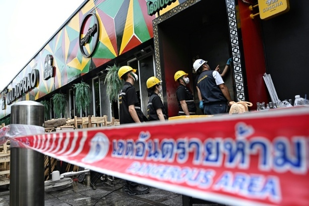 Bild vergr&ouml;&szlig;ern: Zahl der Toten nach Brand in Bangkoker Lokal auf 34 gestiegen