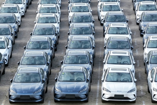 Bild vergr&ouml;&szlig;ern: Deutsche Autoexporte nach China brechen ein - Auch weniger Maschinen ausgeführt