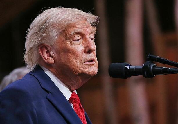 Bild vergr&ouml;&szlig;ern: Trump verhängt neue Zölle auf kanadische Importe