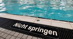 Schwimmbadbesuch deutlich teurer als 2025