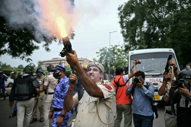 Bild vergr&ouml;&szlig;ern: Nach Gewalt bei Protesten in Indien: Gandhi fordert Rücktritt von Premier Modi