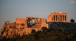 Mann greift US-Touristen an der Akropolis mit Messer an