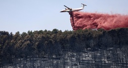 Hunderte Menschen fliehen vor neuem Waldbrand in Südfrankreich