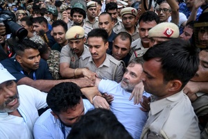 Proteste ausgeweitet: Indische Kakerlaken-Bewegung erhöht Druck auf Modi-Regierung