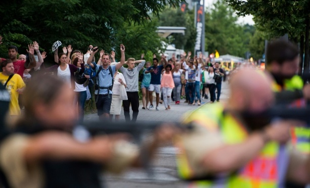 Bild vergr&ouml;&szlig;ern: Gedenken an rechtsextremen Anschlag an OEZ: Steinemier fordert in München Konsequenzen