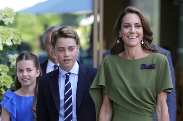 Bild vergr&ouml;&szlig;ern: Teenager und bald Eton-Schüler: Britischer Prinz George feiert 13. Geburtstag