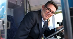 Neuer britischer Premier Burnham kündigt Steuersenkung für Pubs an