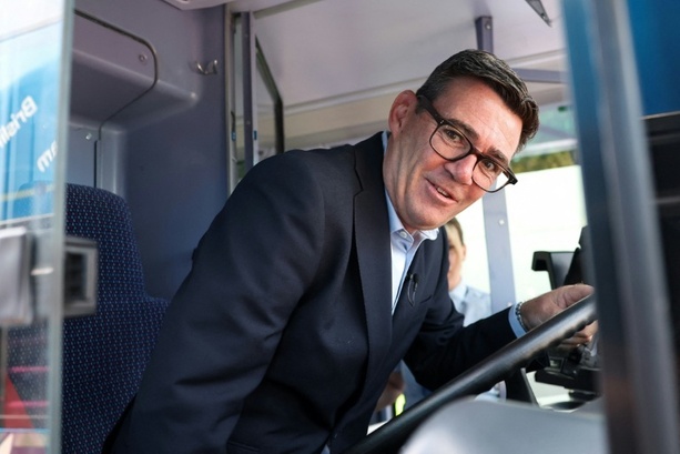 Bild vergr&ouml;&szlig;ern: Neuer britischer Premier Burnham kündigt Steuersenkung für Pubs an