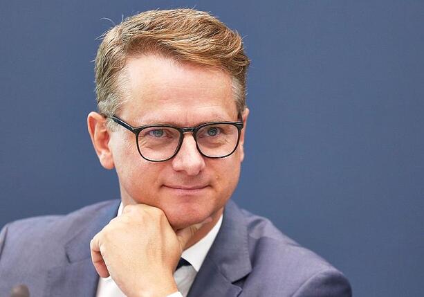 Bild vergr&ouml;&szlig;ern: Berichte: Linnemann übernimmt BMG, Warken Kanzleramt