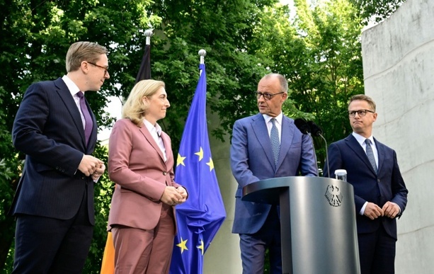 Bild vergr&ouml;&szlig;ern: Kabinettsumbau: Warken wird Kanzleramtschefin - Linnemann Gesundheitsminister