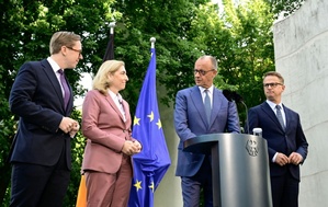 Merz bildet Kabinett um: Warken leitet Kanzleramt - Linnemann Gesundheitsminister