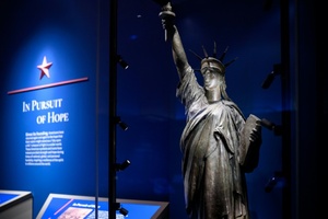 Trump ordnet Warnschilder vor US-Geschichtsmuseum in Washington an