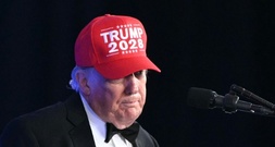 Trump spottet bei Presse-Gala über Medien und kokettiert mit dritter Amtszeit
