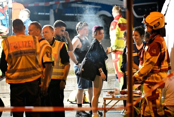 Bild vergr&ouml;&szlig;ern: Angriff auf Gesellschaft: Politik reagiert erschüttert auf Bluttat bei CSD