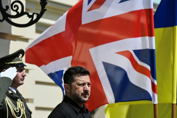 Bild vergr&ouml;&szlig;ern: Selenskyj zu Treffen mit neuem Premier Burnham in Großbritannien