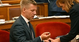 Magyar-Partei wählt erstmals Verfassungsrichter - Amnesty: Verfahren 