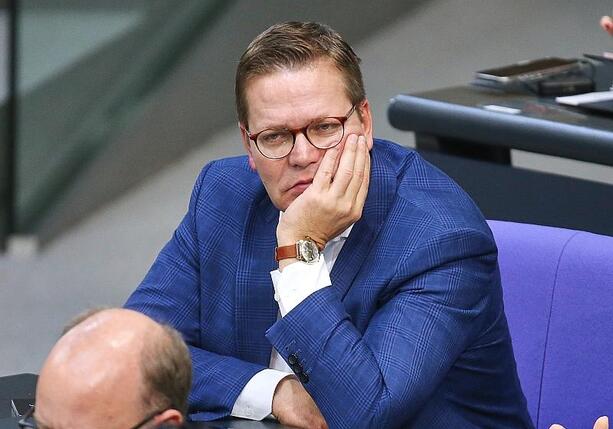 Bild vergr&ouml;&szlig;ern: Geschasster Staatssekretär Sorge wettert gegen Merz