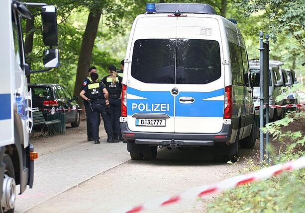 Bild vergr&ouml;&szlig;ern: Dobrindt verteidigt nach CSD-Anschlag Bundesbehörden