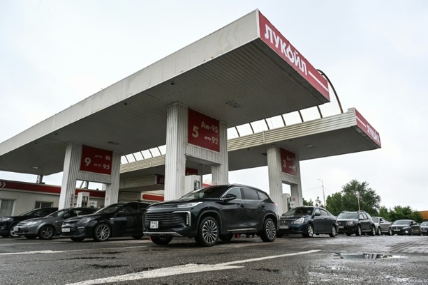 Bild vergr&ouml;&szlig;ern: Begrenzungen beim Kraftstoffverkauf in Russland vielerorts aufgehoben oder gelockert