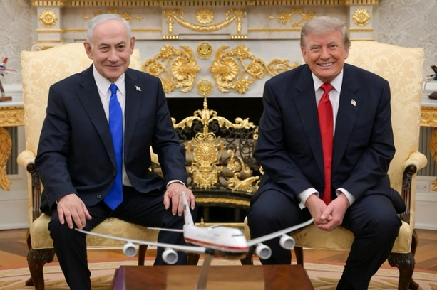 Bild vergr&ouml;&szlig;ern: Netanjahu trifft Trump inmitten von Iran-Krieg - Weißes Haus: Positive Gespräche