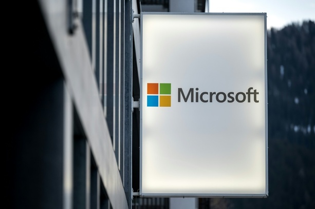 Bild vergr&ouml;&szlig;ern: Microsoft profitiert von KI-Investitionen - Instagram-Mutter Meta schwächelt