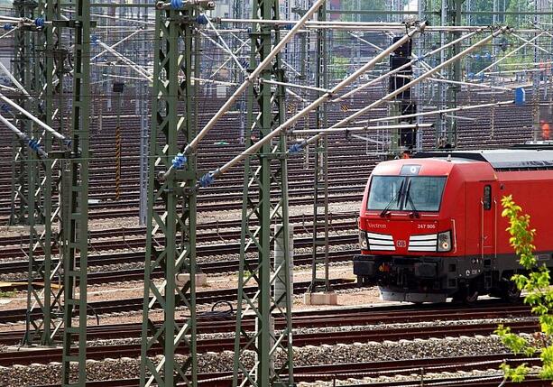 Bild vergr&ouml;&szlig;ern: Bahn macht nach 7 Jahren wieder Gewinn - Neuer Passagierrekord