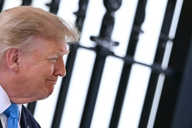 Bild vergr&ouml;&szlig;ern: Trump verkündet Einigung zu vollständiger Entwaffnung von Hamas im Gazastreifen