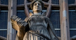Rechnungen fingiert: Buchhalter aus Ulm zu vier Jahren Haft verurteilt