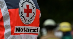 Traktor stürzt in Wassergraben: 39-Jährige stirbt in Niedersachsen