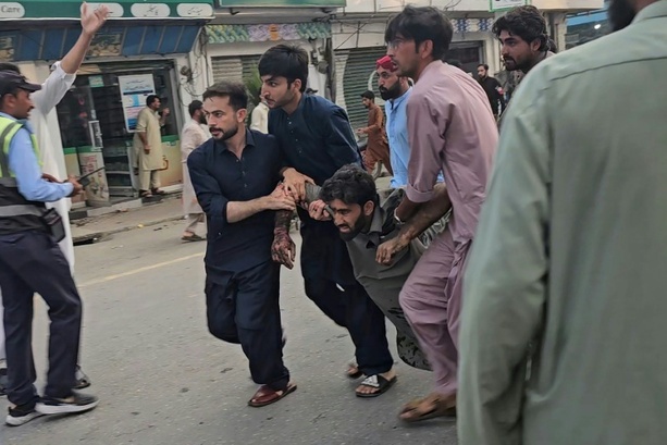 Bild vergr&ouml;&szlig;ern: Neun Tote bei Selbstmordanschlag während Demonstration in Pakistan
