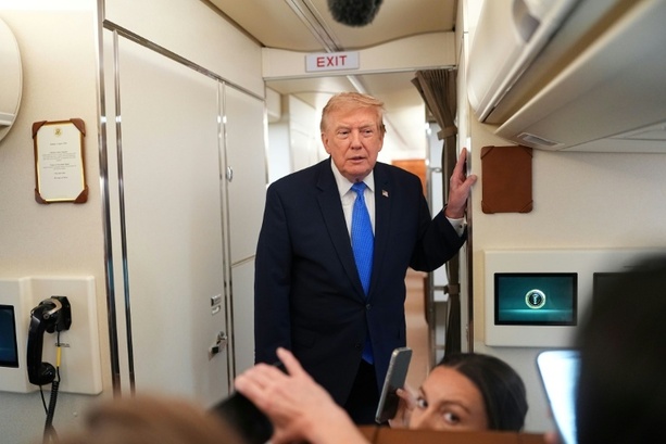 Bild vergr&ouml;&szlig;ern: Trump kündigt noch für Montag neue Gespräche mit dem Iran an - Ölpreise sinken
