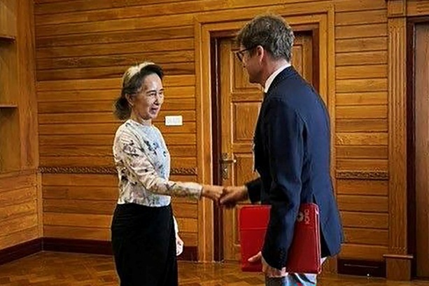 Bild vergr&ouml;&szlig;ern: Myanmar macht erstes Treffen Suu Kyis mit Rotkreuz-Vertreter seit Putsch publik
